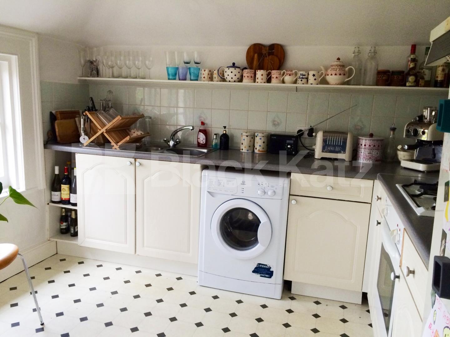 			UNDER OFFER, 2 Bedroom, 1 bath, 1 reception Apartment			 Abbeville Road, Abbeville Village